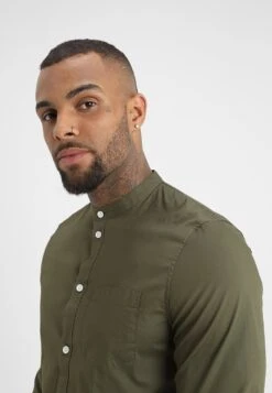 Pier One Muscle Fit Stand- Overhemd - Oliv -Herenkleding 259eaf52e4d4427a96fee394df68933f