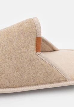 Pier One Pantoffels - Beige -Herenkleding 4bb8e183218649be8d160cd154643fa0