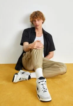 Nike Sportswear Air Flight Lite Mid Nas - Sneakers Hoog - Photon Dust/Black/Metallic Silver/Light Smoke Grey/White/Pale Ivory -Herenkleding 560daf0e121c4269ba1c67652031ecf4