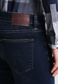 Pier One Basic - Straight Leg Jeans - Dark Blue Denim -Herenkleding 7aa5df5983c44365808e18ddcad2589e