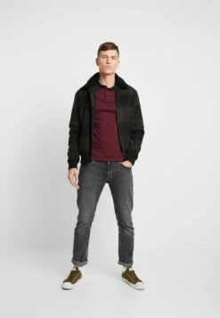 Herenkleding -Herenkleding 8f04bc93cb86430fb17b7449fe3c0ce3