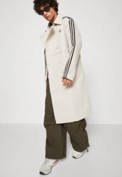 Adidas Originals 3 Stripe Coat Unisex - Trenchcoat - Beige 9 Adidas Originals 3 Stripe Coat Unisex - Trenchcoat - Beige -Herenkleding 9bde2a46fb7e4e9dbe6c047bc2d8afdb