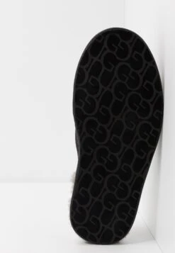 Ugg Scuff - Pantoffels - Black -Herenkleding a7d657a828814ad5b648a220729f64dd