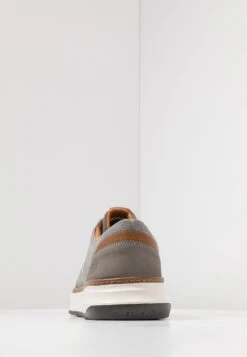 Skechers Moreno - Sneakers Laag - Taupe -Herenkleding b9284f888ed04fde8b234922e1e8138c