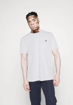 Pier One 3 Pack - T-Shirt Basic - White/Dark Blue/Blue -Herenkleding c861a69cfb1e4a6fafbf2b097bf177a2