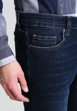 Pier One Basic - Straight Leg Jeans - Dark Blue Denim -Herenkleding cab4c5a817d8404784a40aa6e7e7d551