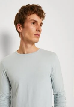 Pier One 2 Pack - Longsleeve - Light Blue/Dark Blue -Herenkleding d315311a1b6348f89442cc5ec2361513