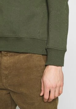 Pier One 2 Pack - Sweater - Khaki/Black 11 Pier One 2 Pack - Sweater - Khaki/Black -Herenkleding e8798e2b4496495bb57d084d4047e2b7