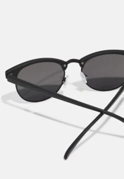 Pier One Unisex - Zonnebril -Black -Herenkleding f41786acb4f54644b6e1caf49d70a762